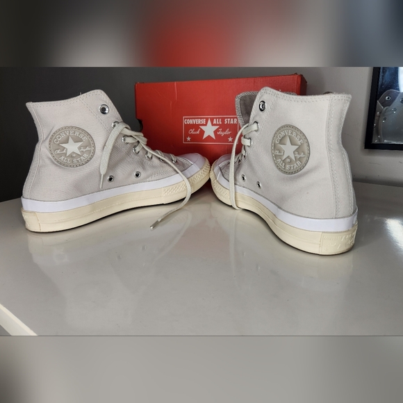 Women's size 8 Converse Chuck Taylor - Picture 6 of 9